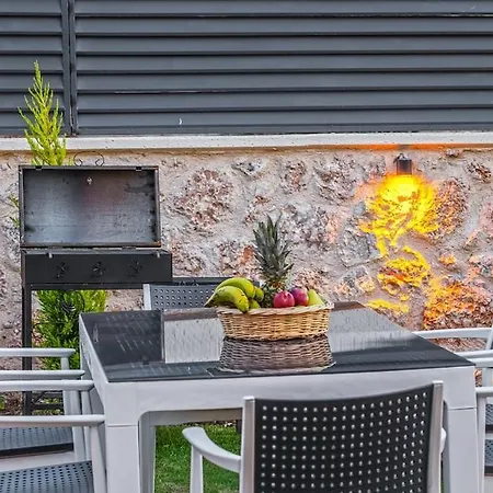 Stonhouse 2 Apartament